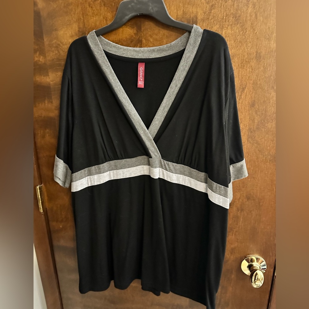 Women’s Plus Size Black Short Sleeved Top by Gitano.